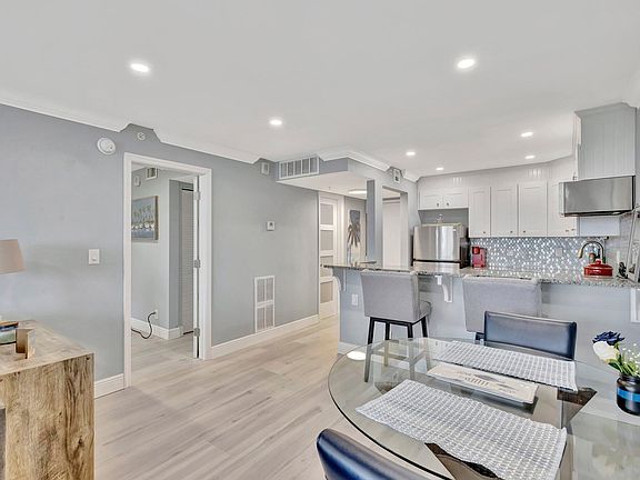 4th image of 1505 N Riverside Drive #507