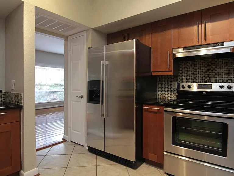 1300 Augusta Dr #32 — Photo 8