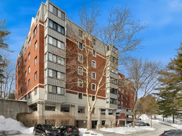 200 Ledgewood Dr APT 601, Stoneham, MA 02180
