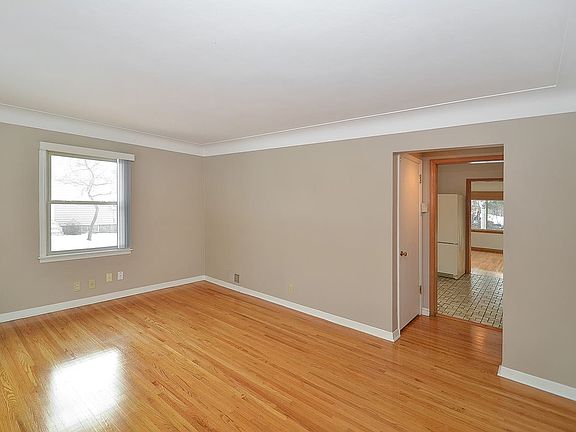 4th image of 3217 49th Ave N