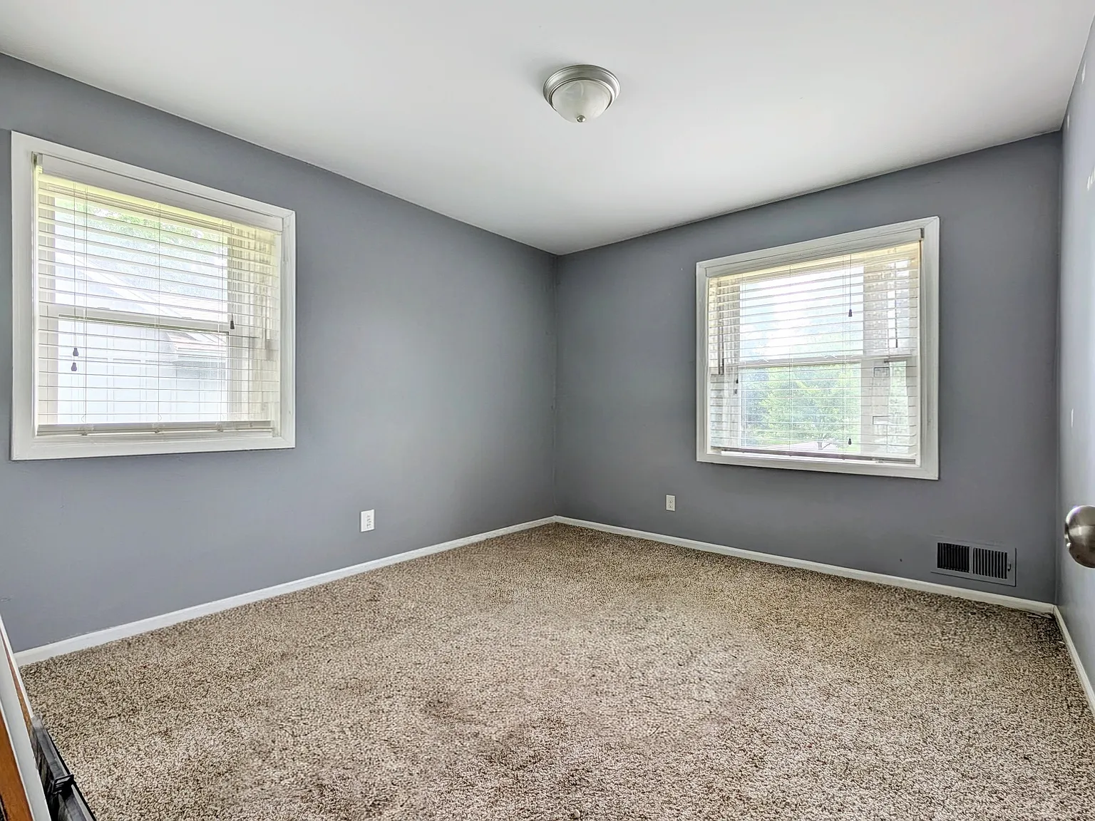 3 bed, 1590 sqft, $700 — Photo 2