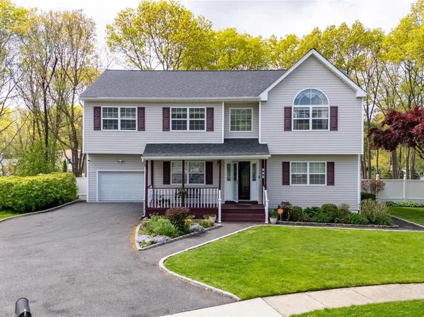 120 Pheasant Circle, Brentwood, NY 11717