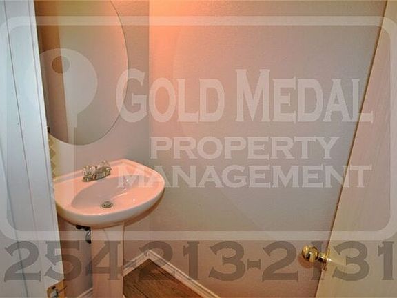 5th image of 3704 Malibu Ln APT A
