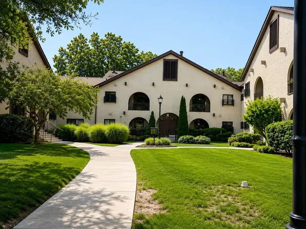 42160 Woodward Ave Unit 40, Bloomfield Hills, MI 48304