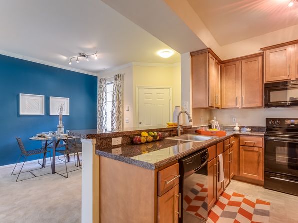 6104 Turnbury Park Dr #306
