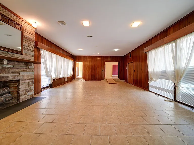 910 Basilwild Dr — Photo 5