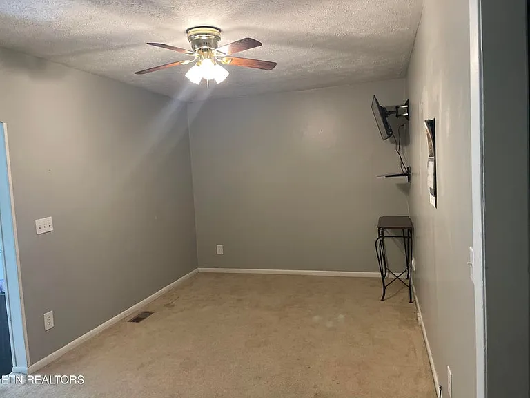 305 Reagan St — Photo 8