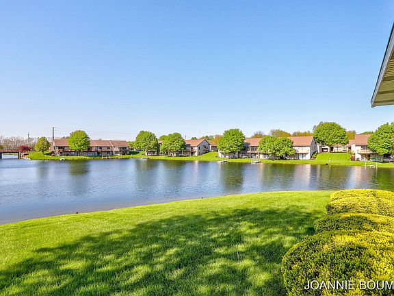 5th image of 9066 Lakeview Ct