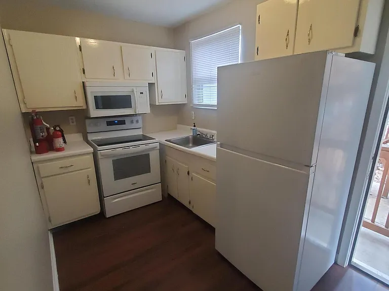 3220 Herschel St #2 — Photo 7