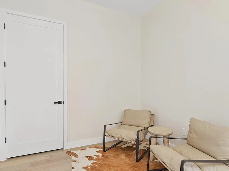 3622 E Clarendon Ave — Photo 7