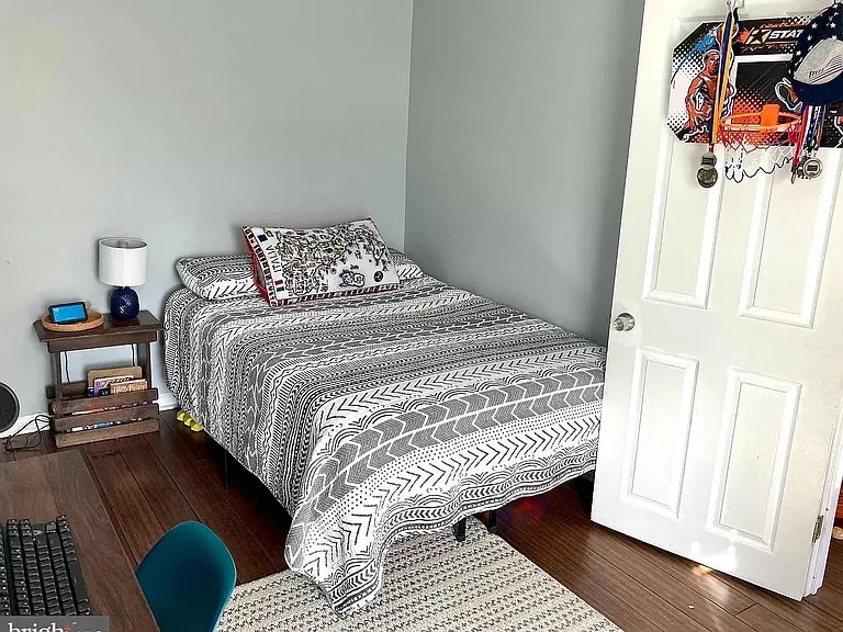 220 W 2nd St — Photo 8