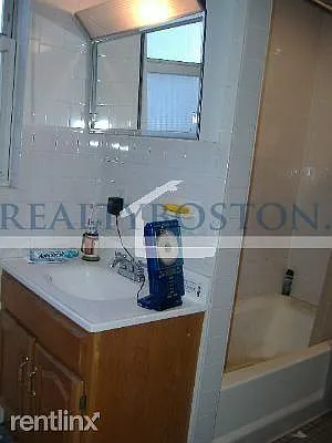 5 bed, 2.0 bath, $5,800 — Photo 2