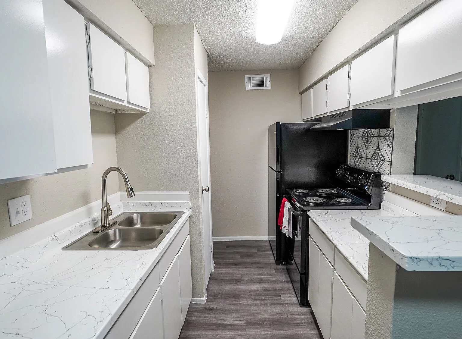 Avery Place — Photo 1