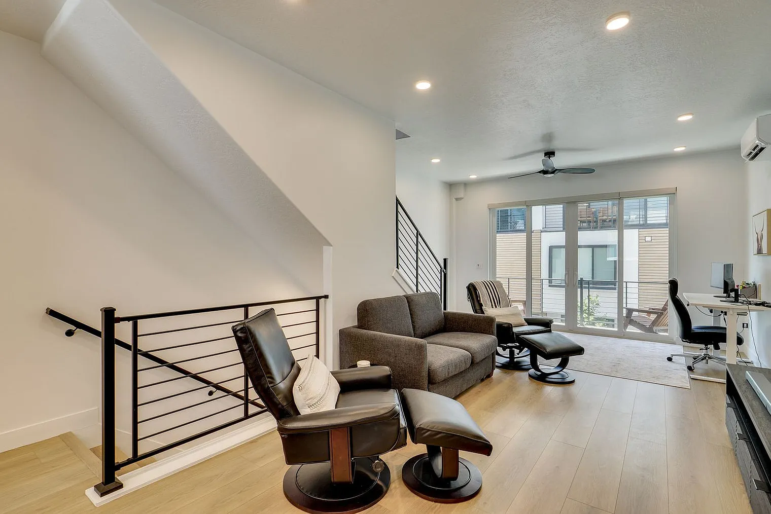 2 bed, 2.0 bath, 1194 sqft, $3,953 — Photo 1