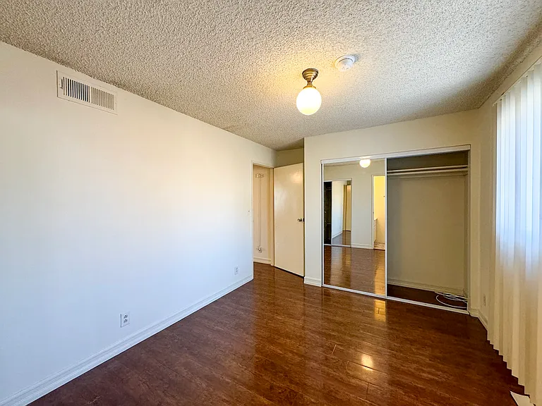 4554 Russell Ave #2 — Photo 11