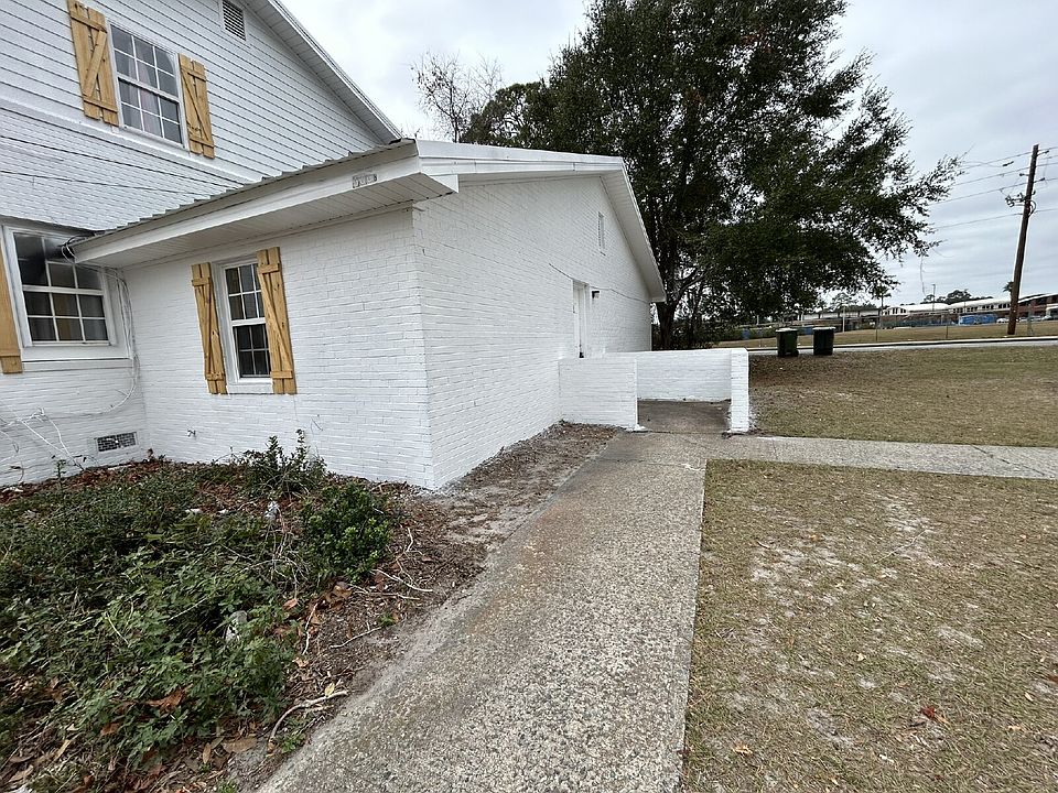 1st image of 300 Pleasant St #B