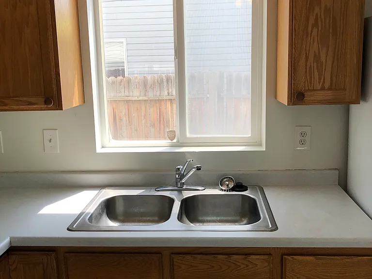 2272 E Hawthorne St — Photo 17