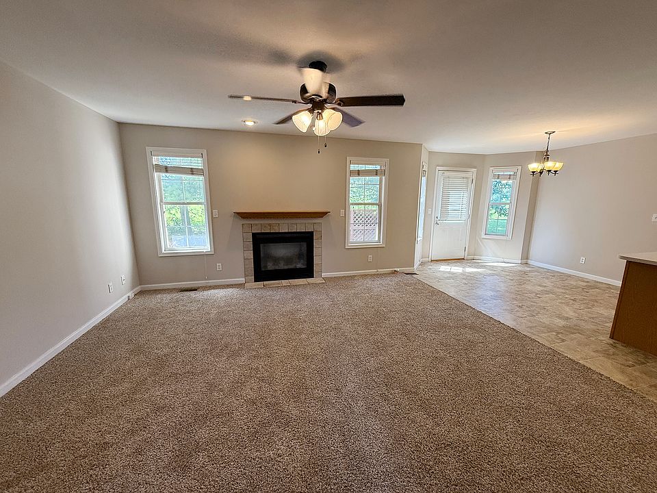 LIVINGROOM WITH GAS FIREPLACE, CEILING FAN AND BLINDS