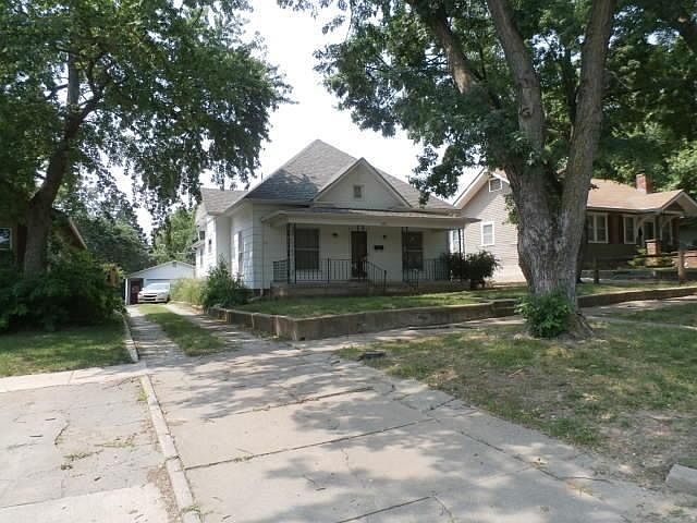 1st image of 420 NE 8th St