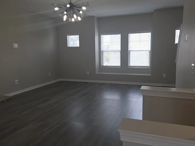 245 Crofton Ct — Photo 5