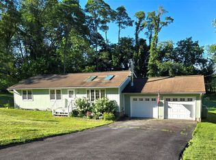 10 Aspinwall Rd, Red Hook, NY 12571