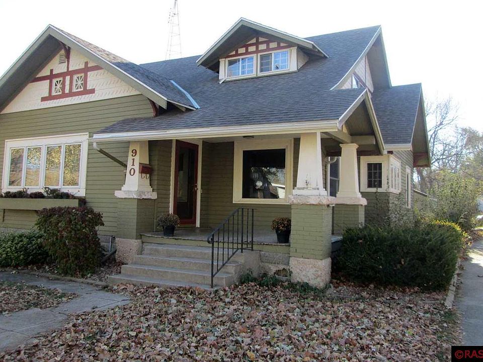 1st image of 910 2nd Ave S