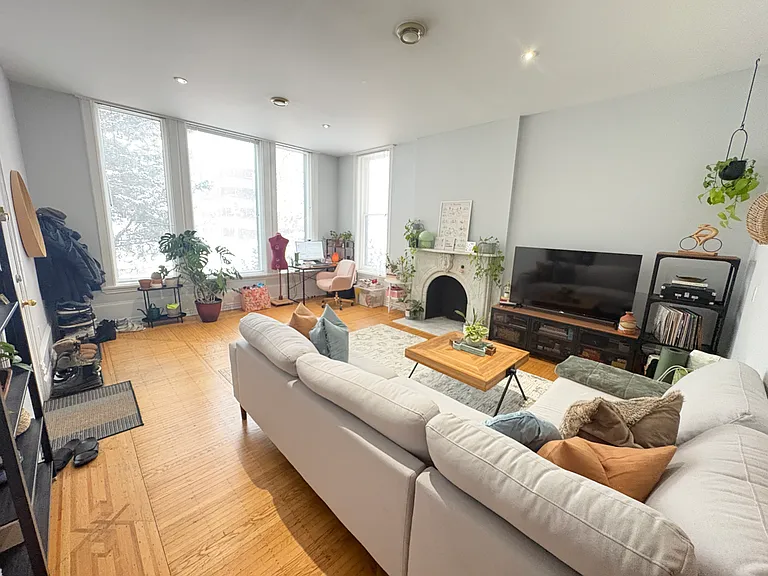 262 James St S #101 — Photo 7