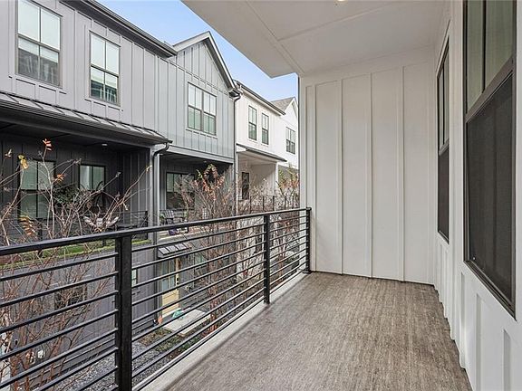 3rd image of 193 Chestnut Cir #38