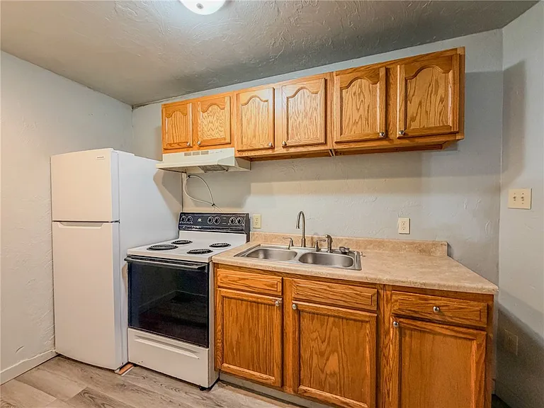 548 Hansen Ave #9 — Photo 4