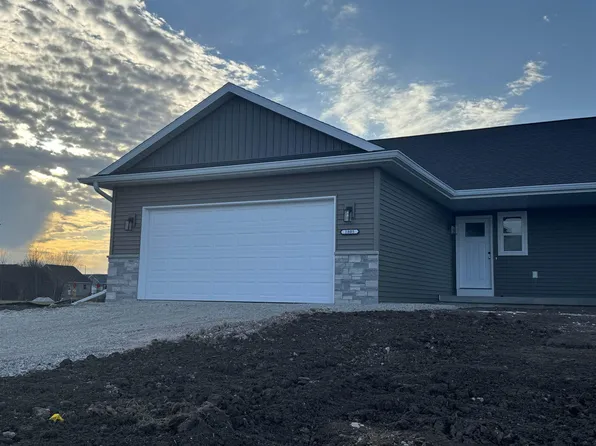 1805 Fairlawn Ct, Fond Du Lac, WI 54937