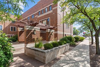 1st image of 6531 N Lincoln Ave #6