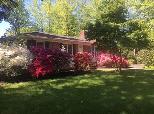 80 Duck Pond Rd, Glen Cove, NY 11542