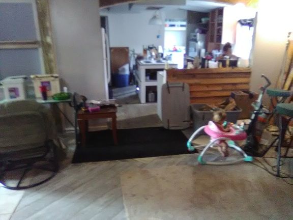 Entry to kitchen from familyroom