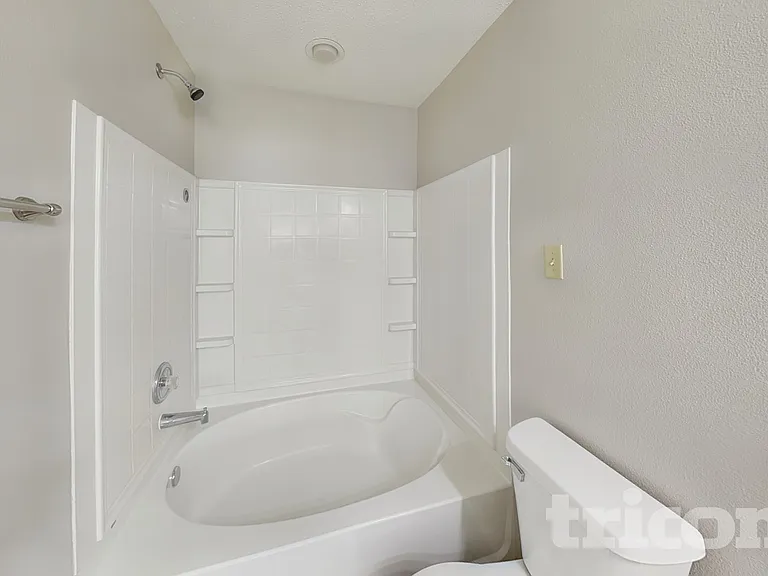 746 Streamside Dr — Photo 9