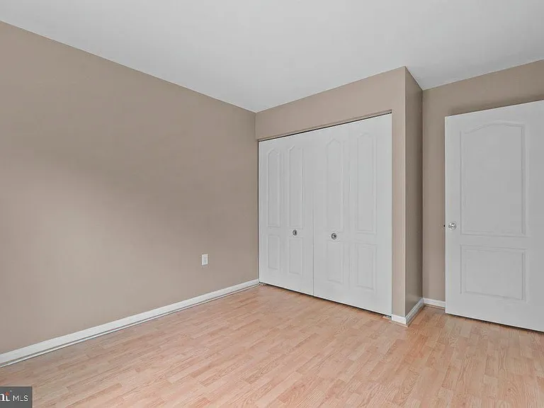 8 Wessex Ct — Photo 27