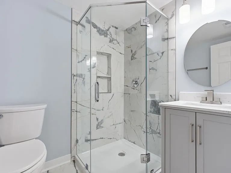 Lower Level Full Bath