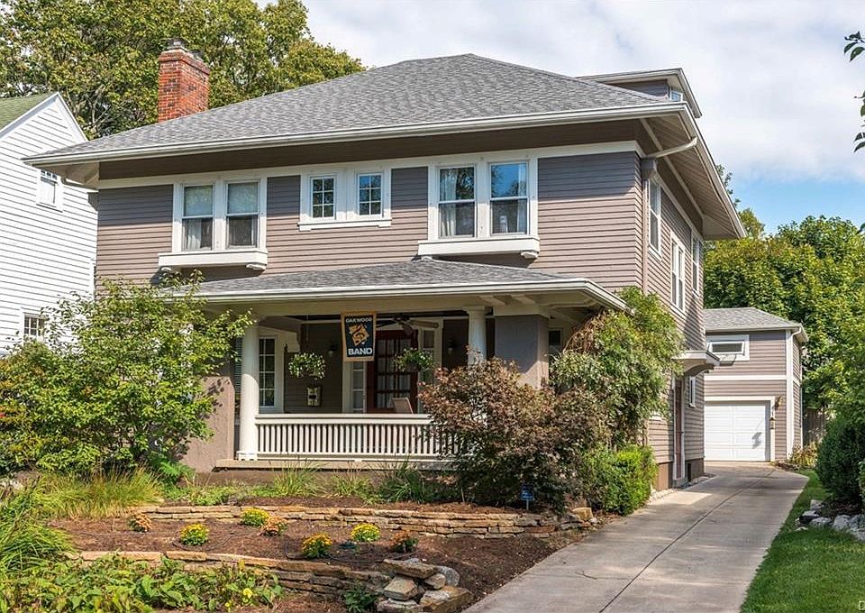 1st image of 29 Wisteria Dr