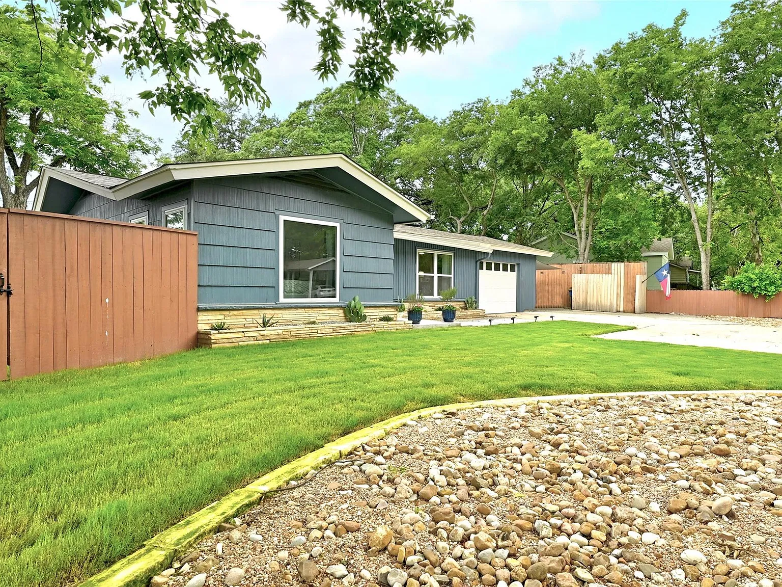 5700 Avenue G — Photo 2