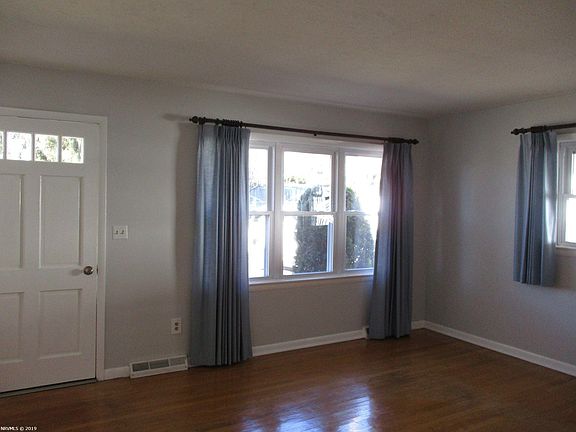 3rd image of 25 Walnut Dr