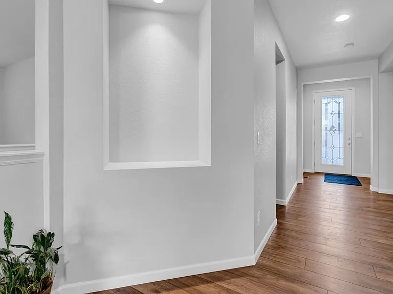 1086 McMurdo Cir — Photo 3