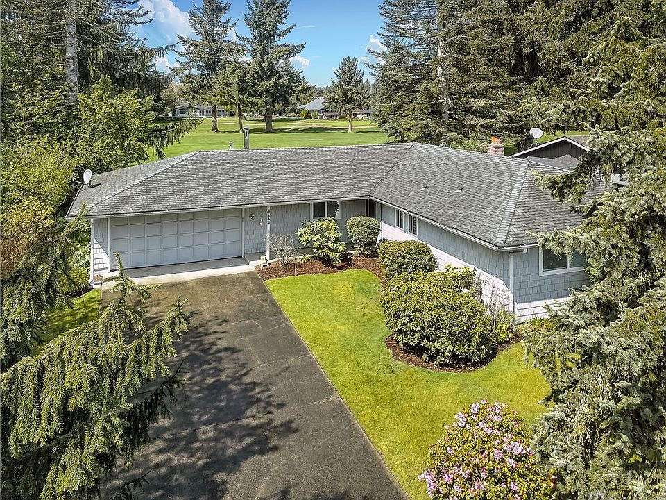 Front view of home, nice long driveway and fairway out back. 