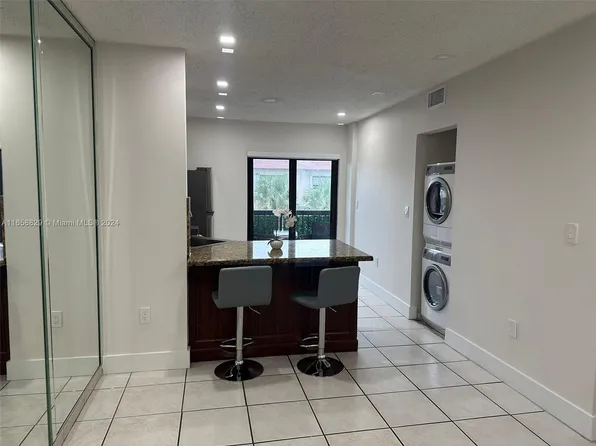 5480 W 21st Ct APT 404, Hialeah, FL 33016