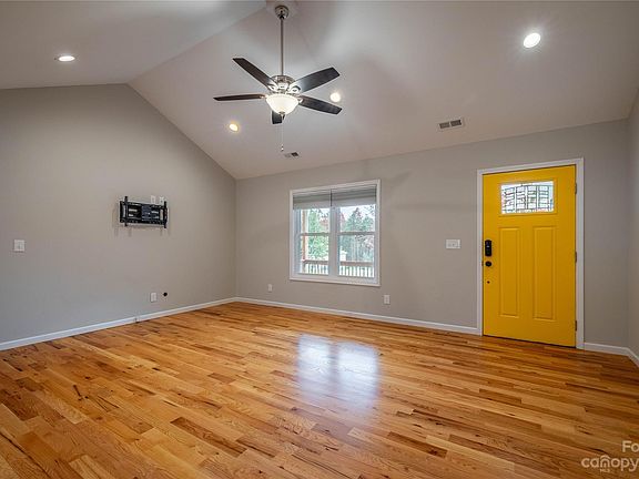 3rd image of 2137 Derby Ct