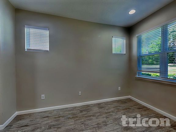 3rd image of 12447 Trailhead Dr