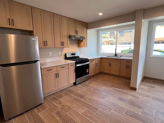 5th image of 14921 Vanowen St #11
