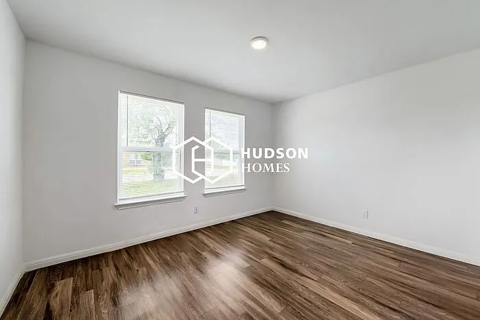 1722 Beacon St — Photo 8