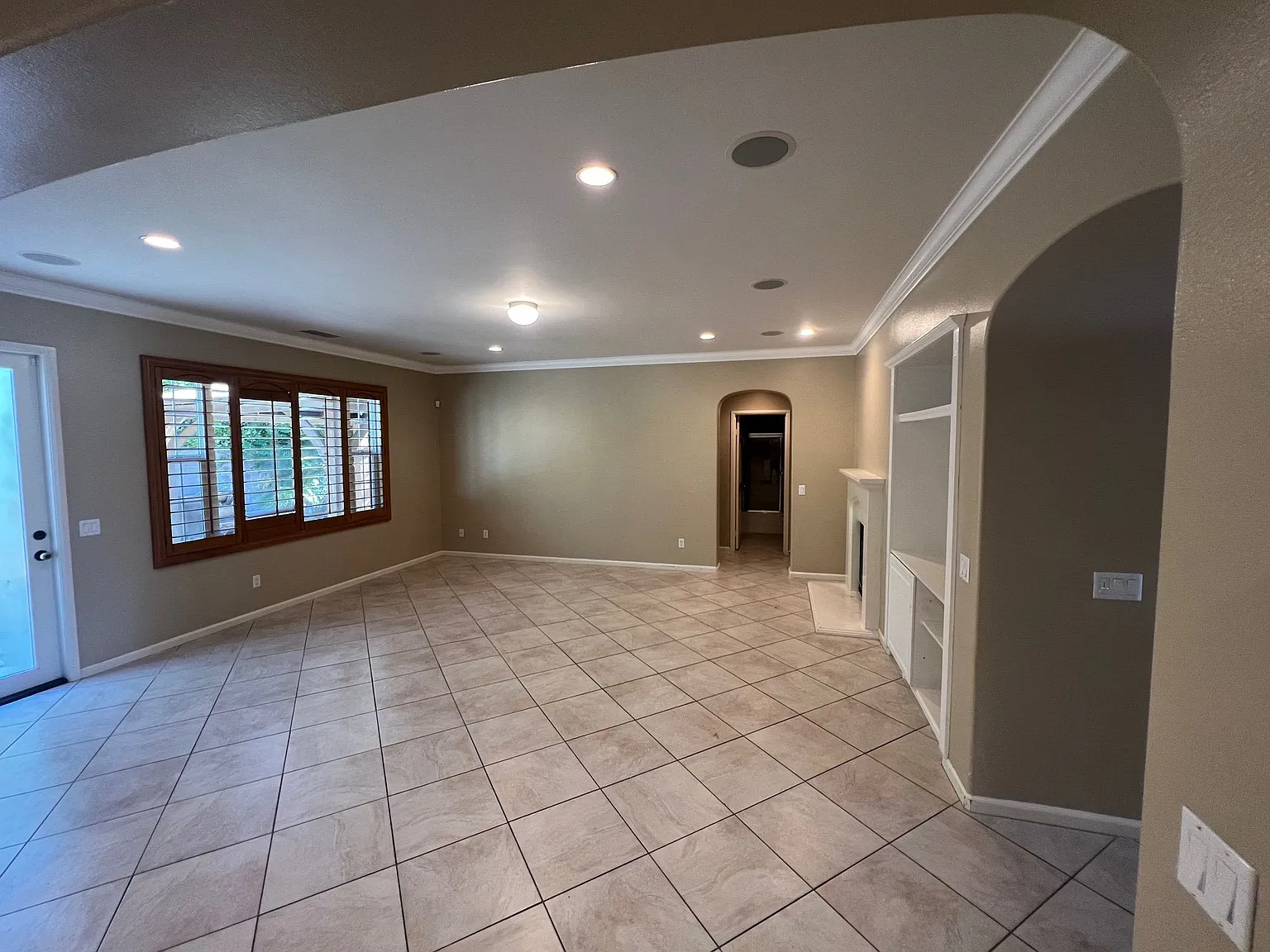 5 bed, 3.0 bath, 3105 sqft, $4,450 — Photo 4