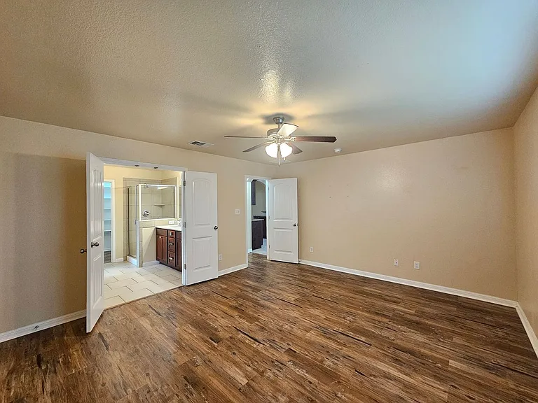 300 W Libra Dr — Photo 11