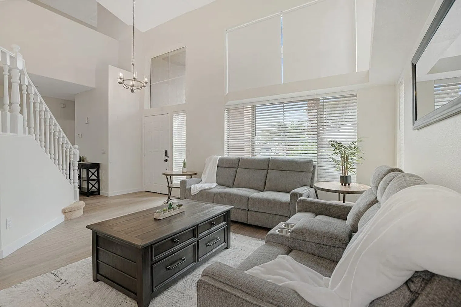 5 bed, 3.0 bath, $12,530 — Photo 2