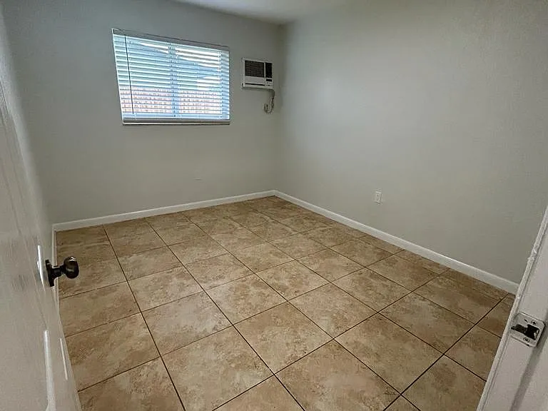 1119 NW 6th Ave #4 — Photo 7